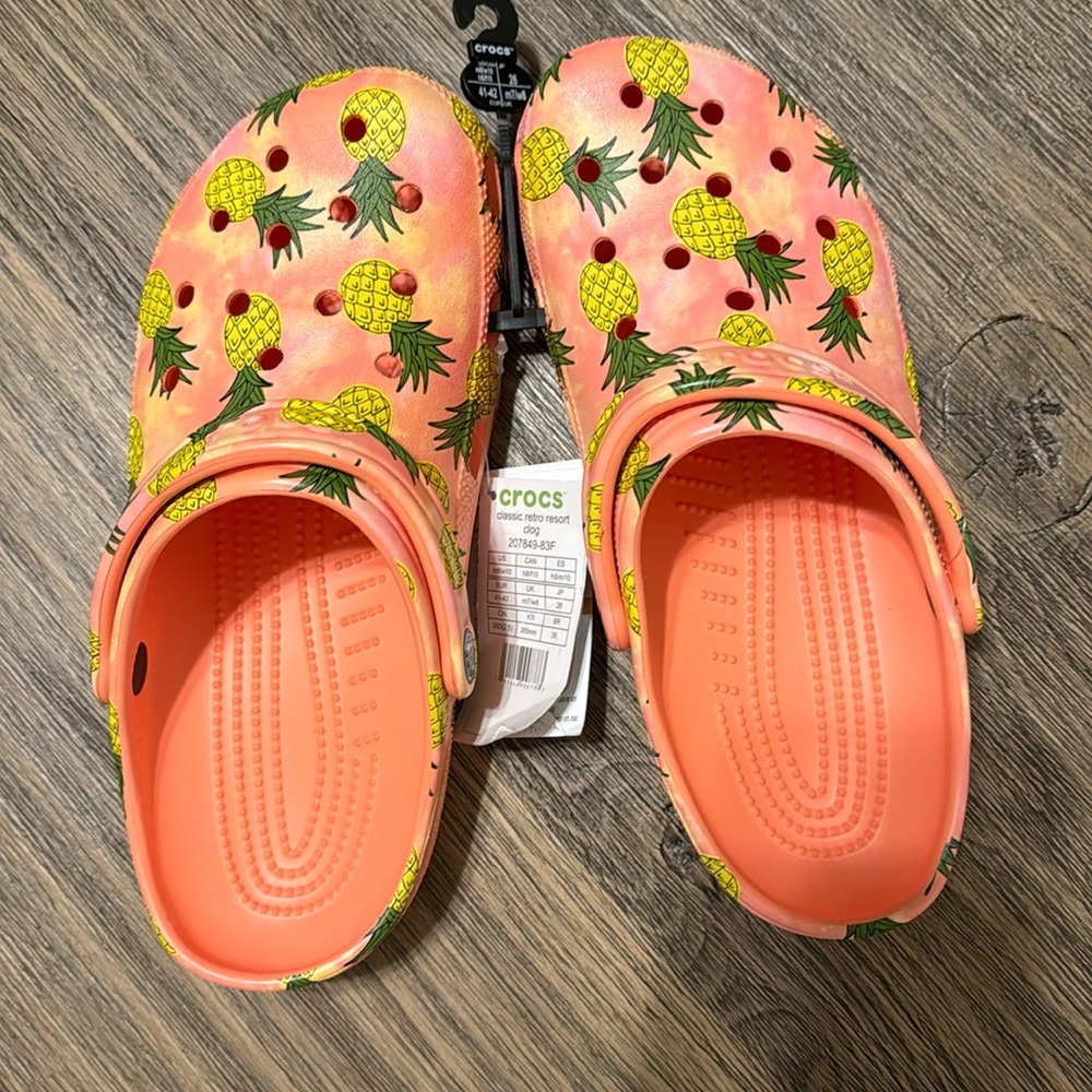 Pineapple Crocs size W10